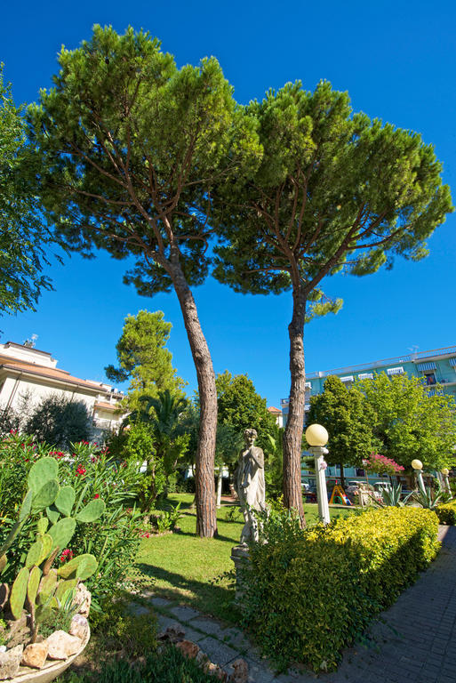 Hotel Garden Cattolica Exterior photo